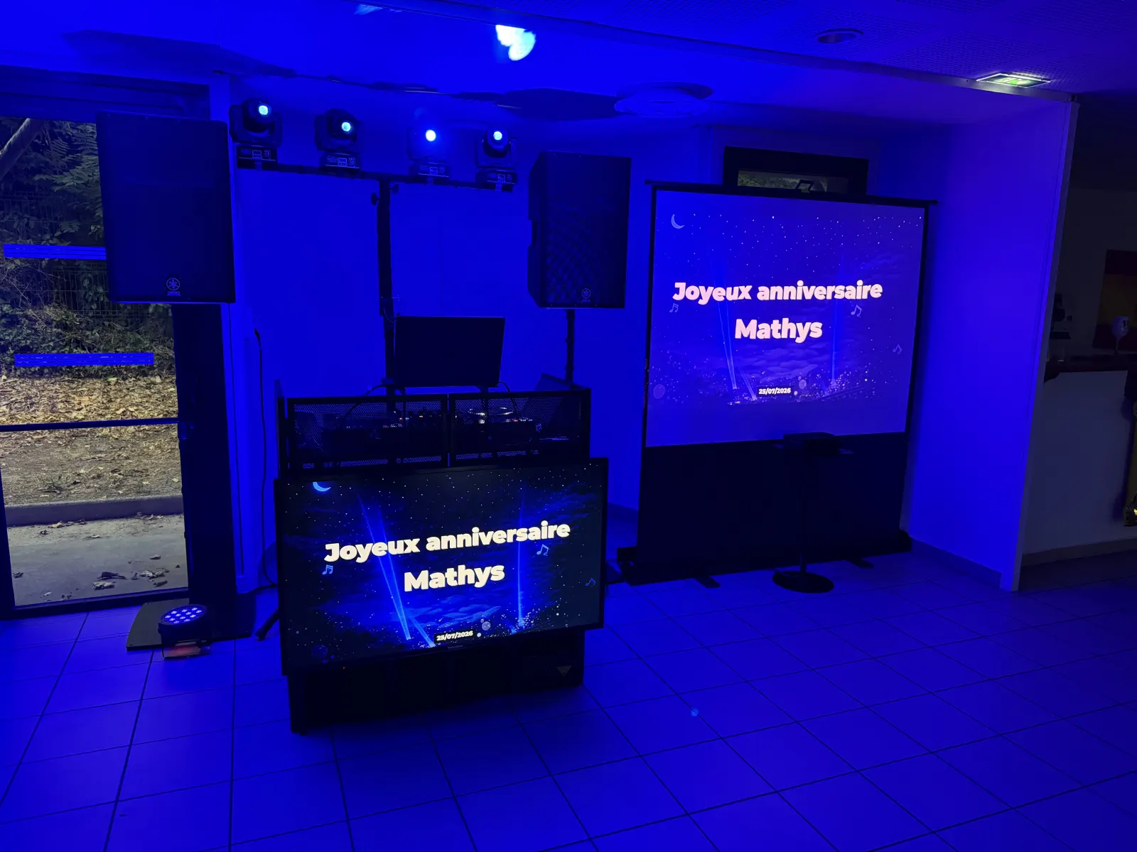 Ambiance bleue et soirée dansante pour l’anniversaire 18 ans de Mathys à Saint-Cyr-sur-Mer