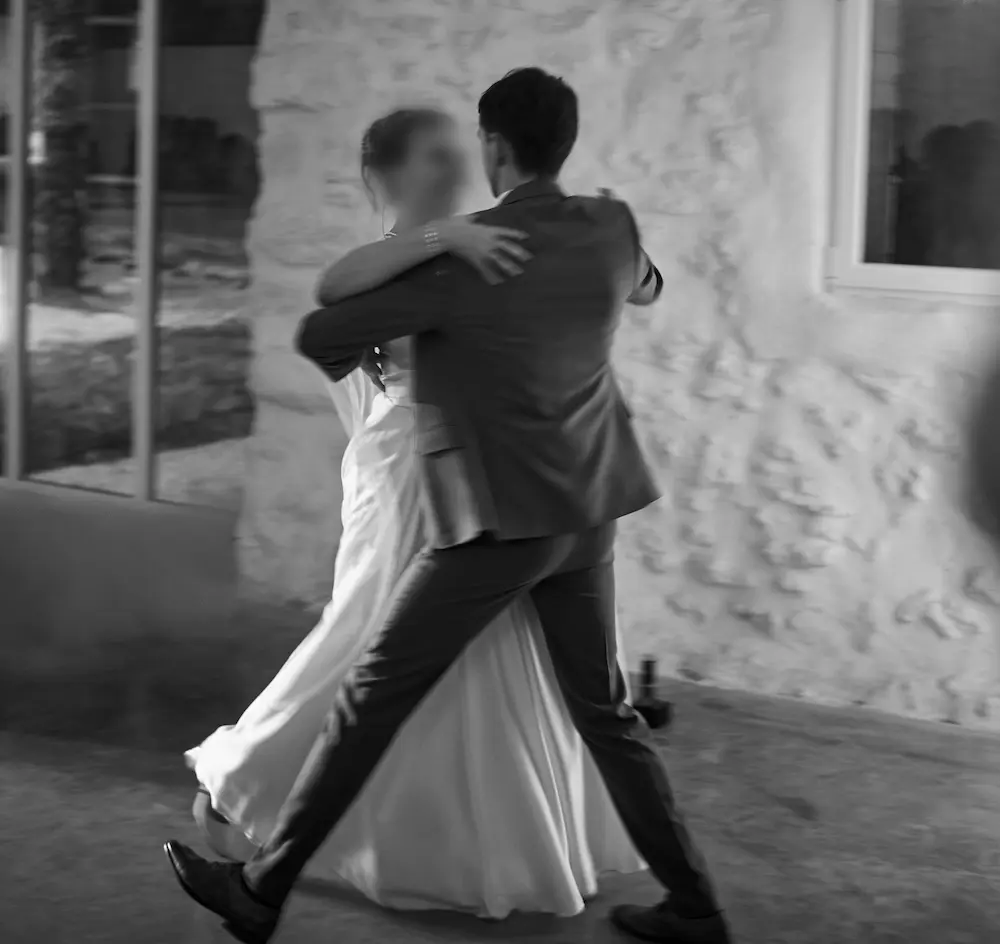 Illustration d’une ouverture de bal : musique personnalisée, effets visuels et coordination